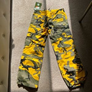 Woman’s Zumiez paratrooper pants. Never worn